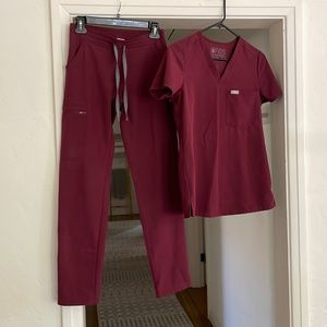Figs Burgundy Scrub set